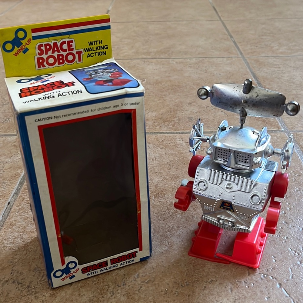 Space Robot with walking action !!!